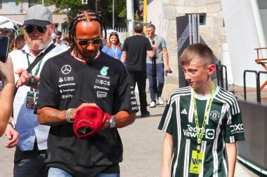 Lewis Hamilton (GBR) - Mercedes-AMG PETRONAS F1 Ekibi - Mercedes W15 - Mercedes E Performansı, FFormula 1 Pirelli Gran Premio d 'Italia 2024, Mo' daki Autodromo Nazionale di Monza pistinde gerçekleşmesi planlanan 29 Ağustos