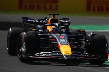  Max Verstappen (NED) - Oracle Red Bull Racing - Red Bull RB20 - Uygulama sırasında Honda RBPT, 30 Ağustos, Formula 1 Pirelli Premio d 'Italia 2024, Monza' daki Autodromo Nazionale di Monza pistinde (MB) gerçekleşmesi planlanıyor - Aug 2