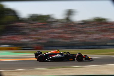  Sergio Perez (MEX) - Oracle Red Bull Racing - Red Bull RB20 - Uygulama sırasında Honda RBPT, 30 Ağustos, Formula 1 Pirelli Premio d 'Italia, Monza' daki Autodromo Nazionale di Monza pistinde (MB) gerçekleşmesi planlanan Formula 1 Pirelli Premio d 'Italia 2024,