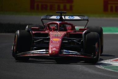  Charles Leclerc (MON) - Scuderia Ferrari - Ferrari SF-24 - Monza (MB) İtalya 'da Autodromo Nazionale di Monza pistinde gerçekleşmesi planlanan Formula 1 Pirelli Gran Premio d' Italia 2024 'ün 30 Ağustos antrenmanı sırasında Ferrari - 29 Ağustos - Sep