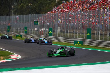  Valtteri Bottas (FIN) - Monza 'daki Autodromo Nazionale di Monza pistinde (MB) gerçekleşmesi planlanan Formula 1 Pirelli Premio d' Italia 2024 Formula 1 Eylül Pazar günü Sauber C44 - Ferrari Stake F1 Team Kick Sauber