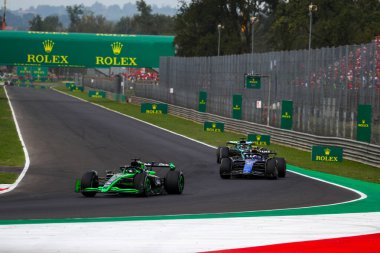  Valtteri Bottas (FIN) - Monza 'daki Autodromo Nazionale di Monza pistinde (MB) gerçekleşmesi planlanan Formula 1 Pirelli Premio d' Italia 2024 Formula 1 Eylül Pazar günü Sauber C44 - Ferrari Stake F1 Team Kick Sauber