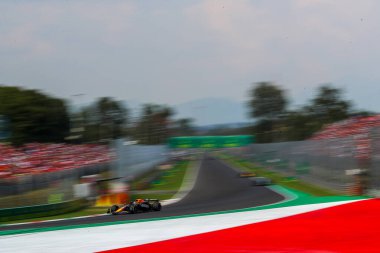  Max Verstappen (NED) - Oracle Red Bull Racing - Red Bull RB20 - Rade Günü sırasında Honda RBPT, 1 Eylül Pazar, Formula 1 Pirelli Gran Premio d 'Italia 2024, Monza' daki Autodromo Nazionale di Monza pistinde (MB) gerçekleşmesi planlanıyor - 2 Ağustos