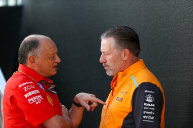  Frederic Vasseur (FRA) - Scuderia Ferrari F1 Ekip Müdürü a Zak Brown (ABD) - Formula 1 Pirelli ABD Grand Prix 2024 sırasında CEO McLaren Racing, Austin, TX (ABD) 18-20 Eylül 2024 tarihlerinde gerçekleştirilecek