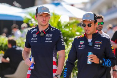  Max Verstappen (NED) - bir Sergio Perez (MEX) - Oracle Red Bull Racing - Red Bull RB20 - Honda RBPT Formula 1 Pirelli Grand Prix 2024 sırasında, Austin, TX (ABD) 18 Eylül 'de gerçekleştirilecek