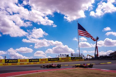  Charles Leclerc (MON) - bir Carlos Sainz Jr. (ESP) - Scuderia Ferrari - Ferrari SF-24 - Ferrari Formula 1 Pirelli Grand Prix 2024 sırasındaki Ferrari, Austin, TX (USA) 18-20 Eylül 202 'de Amerika Birleşik Devletleri' nin Circuit şehrinde gerçekleşmesi planlanıyor.