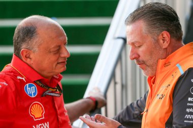  Frederic Vasseur (FRA) - Scuderia Ferrari F1 Ekip Müdürü a Zak Brown (ABD) - Formula 1 Pirelli ABD Grand Prix 2024 sırasında CEO McLaren Racing, Austin, TX (ABD) 18-20 Eylül 2024 tarihlerinde gerçekleştirilecek