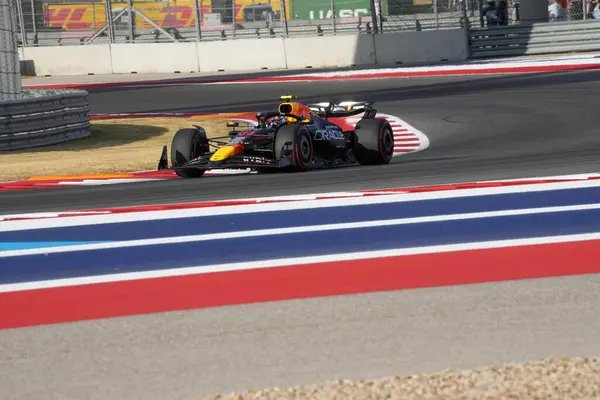  Sergio Perez (MEX) - Oracle Red Bull Racing - Red Bull RB20 - Honda RBPT Formula 1 Pirelli Birleşik Devletler Grand Prix 2024 'ün ön eleme oturumu sırasında, Austin, TX (USA) 18-20 Eylül 2024 tarihlerinde gerçekleştirilecek