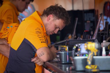  McLaren F1 Takım garajı Formula 1 Lenovo Grande Premio de Sao Paulo 2024 'te, Interlagos Circuit, San Paolo, Brasil, BRA Nov 1-3, 2024 - Fotoğraf Alessio De Marco, Avens-Images.com