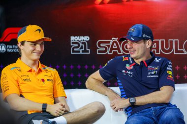  Oscar Piastri (AUS) - McLaren Formula 1 Takımı - McLaren MCL38 - Mercedes ve Max Verstappen (NED) - Oracle Red Bull Racing - Red Bull RB20 - Honda RBPT Perşembe günkü Formula 1 Basın Konferansı sırasında Lenovo Grande Premio de Sao Paulo 2024, schedu