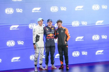  George Russell (GBR) - Mercedes-AMG PETRONAS F1 Takımı - Mercedes W15 - Mercedes E Performansı, Max Verstappen (NED) - Oracle Red Bull Racing - Red Bull RB20 - Honda RBPT, Lando Norris (GBR) - McLaren Formula 1 Takımı - McLaren MCL38