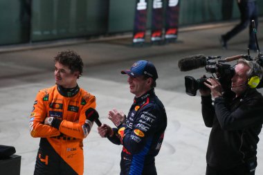  George Russell (GBR) - Mercedes-AMG PETRONAS F1 Takımı - Mercedes W15 - Mercedes E Performansı, Max Verstappen (NED) - Oracle Red Bull Racing - Red Bull RB20 - Honda RBPT, Lando Norris (GBR) - McLaren Formula 1 Takımı - McLaren MCL38