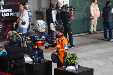  Max Verstappen (NED) - Oracle Red Bull Racing - Red Bull RB20 - Honda RBPT and Lando Norris (GBR) - McLaren Formula 1 Team - McLaren MCL38 - Merce--