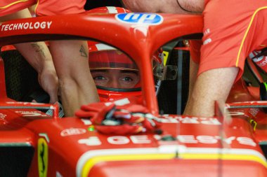  Charles Leclerc (MON) - Scuderia Ferrari - Ferrari SF-24 - Ferrari Formula 1 Etihad Havayolları Grand Prix 2024, Yas Marina, Abu Dabi 6-8 Aralık 2024 Cuma günkü oturumunda Ferrari