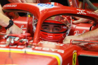  Charles Leclerc (MON) - Scuderia Ferrari - Ferrari SF-24 - Ferrari Formula 1 Etihad Havayolları Grand Prix 2024, Yas Marina, Abu Dabi 6-8 Aralık 2024 Cuma günkü oturumunda Ferrari