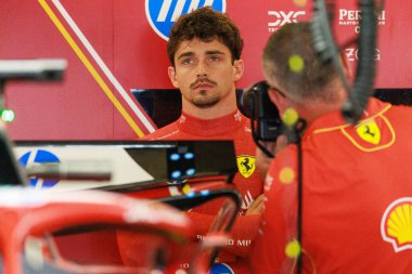  Charles Leclerc (MON) - Scuderia Ferrari - Ferrari SF-24 - Ferrari Formula 1 Etihad Havayolları Grand Prix 2024, Yas Marina, Abu Dabi 6-8 Aralık 2024 Cuma günkü oturumunda Ferrari