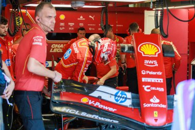  Charles Leclerc (MON) - Scuderia Ferrari - Ferrari SF-24 - Ferrari Formula 1 Etihad Havayolları Grand Prix 2024, Yas Marina, Abu Dabi 6-8 Aralık 2024 Cuma günkü oturumunda Ferrari