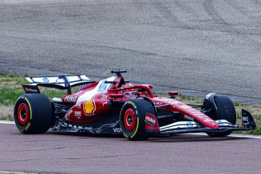  Charles Leclerc (MON) - yepyeni ca ile ilk turlar