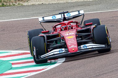 Charles Leclerc (MON) - yepyeni ca ile ilk turlar