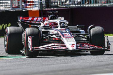  Esteban Ocon (FRA) - Haas F1 Takımı - Haas VF-25 - Ferrar