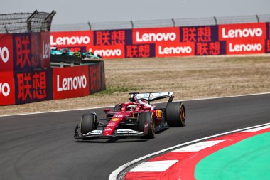 SHANGHAI, ÇİN - 22 Mart 2025 tarihinde Şangay Uluslararası Pisti 'nde yapılan F1 Çin Grand Prix' si öncesinde (16) Ferrari SF-25 'i kullanan Monako' lu Charles Leclerc. Fotoğraf: Song Haiyuan / Paddocker
