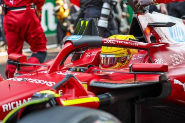 Büyük Britanya ve Scuderia Ferrari 'den Lewis Hamilton, 22 Mart 2025' te Şangay, Çin Uluslararası Pisti 'ndeki F1 Çin Grand Prix' si önünde yapılan Sprint sırasında şebekeye bakıyor. Fotoğraf: Song Haiyuan / Paddocke