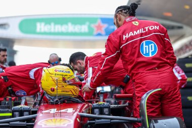 Büyük Britanya ve Scuderia Ferrari 'den Lewis Hamilton, 22 Mart 2025' te Şangay, Çin Uluslararası Pisti 'ndeki F1 Çin Grand Prix' si önünde yapılan Sprint sırasında şebekeye bakıyor. Fotoğraf: Song Haiyuan / Paddocke