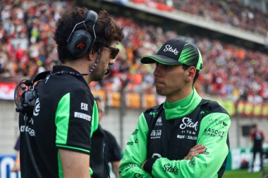 Gabriel Bortoleto (BRA) Sauber C45 Ferrar 'ı Tekmele