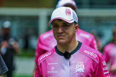 Isaac Hadjar (FRA) Vize Nakit Uygulaması RB F1 Çayı