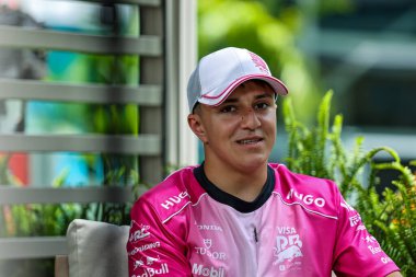 Isaac Hadjar (FRA) Vize Nakit Uygulaması RB F1 Çayı