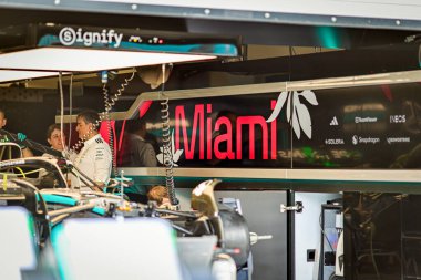 Mercedes Garag, Formula 1 Crypto.com Miami Grand Prix 2025 sırasında 1-4 Mayıs tarihleri arasında ABD 'nin Florida kentindeki Miami International Autodrome' da gerçekleşti. • 124; Alessio De Marco\ Avens-Images.com