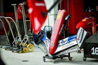  Scuderia Ferrari garag Formula 1 Crypto.com Miami Grand Prix 2025 sırasında 1-4 Mayıs tarihleri arasında ABD 'nin Florida kentindeki Miami International Autodrome' da. • 124; Alessio De Marco\ Avens-Images.com