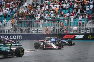  Esteban Ocon (FRA) - Haas F1 Takımı - Haas VF-25 - Ferrar