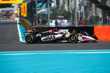  Esteban Ocon (FRA) - Haas F1 Takımı - Haas VF-25 - Ferrar