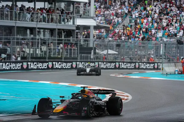  Max Verstappen (NED) - Kahin Red Bull Racing - Red Bull RB21 - Honda RBP