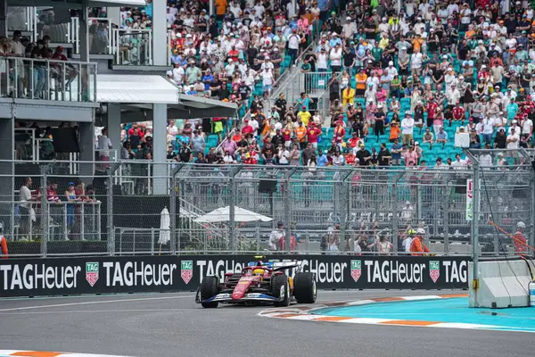  Lewis Hamilton (GBR) - Scuderia Ferrari - Ferrari SF-25