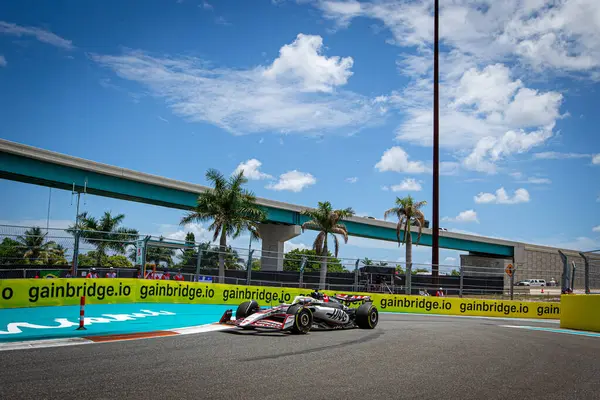  Esteban Ocon (FRA) - Haas F1 Takımı - Haas VF-25 - Ferrar