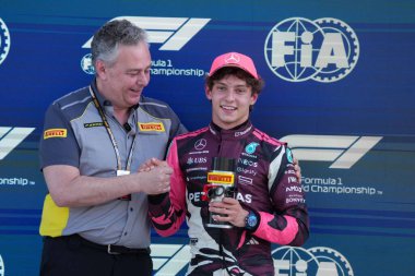  Andrea Kimi Antonelli (ITA) - Mercedes-AMG PETRONAS F1 Ekibi - Mercedes W16 - Mercedes E Performansı Sprint Rac 'ta Kutlama Kutlaması Pozisyonu