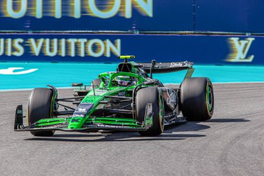 Pazar günü Miami otlağı atmosferi