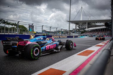 Pazar günü Miami otlağı atmosferi