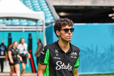 Pazar günü Miami otlağı atmosferi