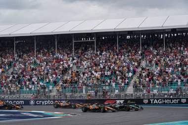 Pazar günü Miami otlağı atmosferi