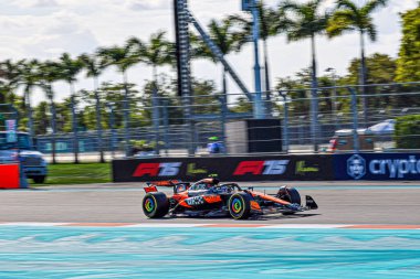 Pazar günü Miami otlağı atmosferi