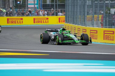 Pazar günü Miami otlağı atmosferi