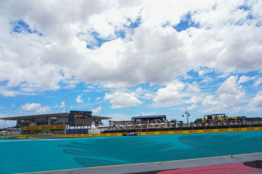 Pazar günü Miami otlağı atmosferi