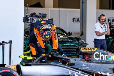 Pazar günü Miami otlağı atmosferi