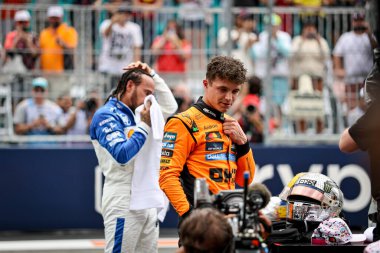 Pazar günü Miami otlağı atmosferi