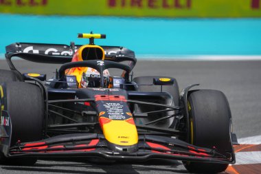  Yuki Tsunoda (JPN) - Kahin Red Bull Racing - Red Bull RB21 - Honda RBP