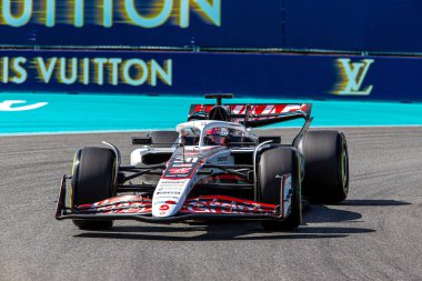  Esteban Ocon (FRA) - Haas F1 Takımı - Haas VF-25 - Ferrar