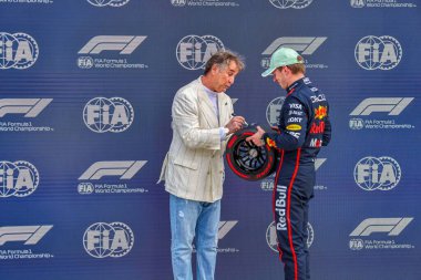 Brunello Cucinelli (ITA) ve Max Verstappen (NED) - Kahin Red Bull Racing - Red Bull RB21 - Honda RBPT Polesitte